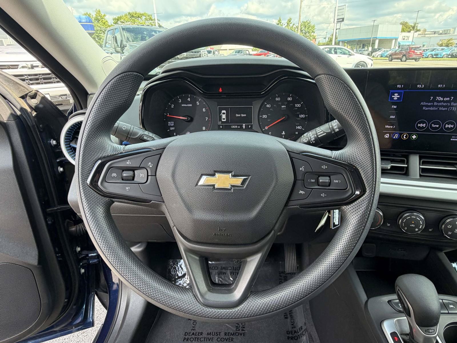 Used 2024 Chevrolet Trax LS w/ LS Convenience Package FWD image 12