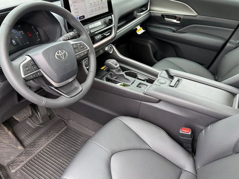 Used 2026 Toyota Grand Highlander XLE image 10