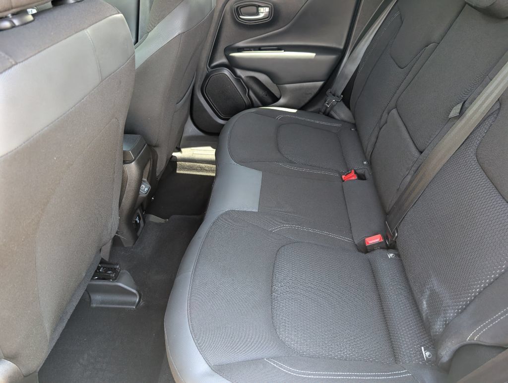 Used 2022 Jeep Renegade Altitude w/ Convenience Group AWD/4WD image 9