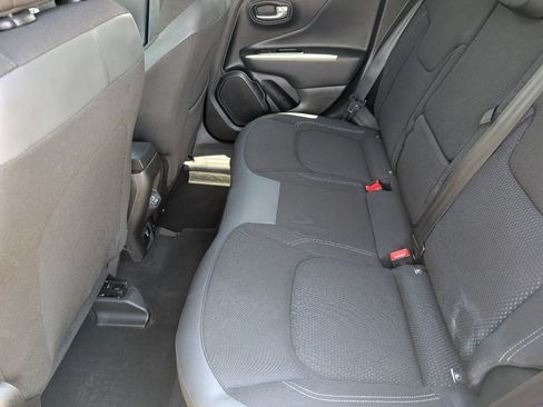 Used 2022 Jeep Renegade Altitude w/ Convenience Group AWD/4WD image 9