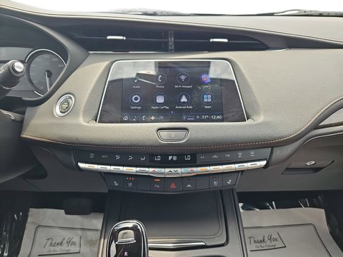 Used 2023 Cadillac XT4 Premium Luxury FWD image 17
