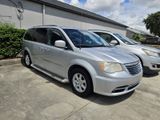 Used 2011 Chrysler Town & Country Touring image 3