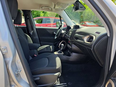 Used 2016 Jeep Renegade Latitude AWD/4WD image 29