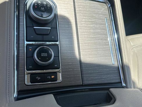 Used 2024 Ford Expedition Max Limited AWD/4WD image 18
