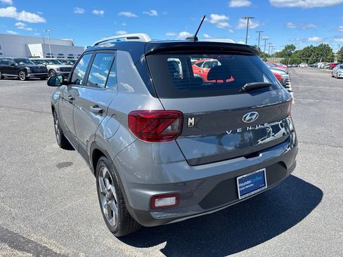 Certified 2025 Hyundai Venue Limited FWD image 5