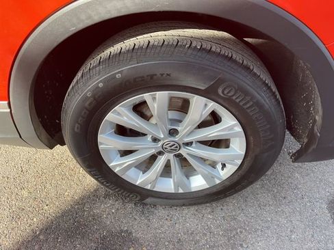 Used 2018 Volkswagen Tiguan SE image 18
