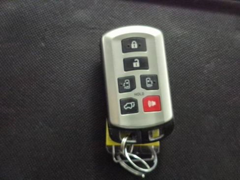 Used 2014 Toyota Sienna Limited image 31