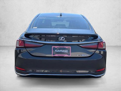Used 2022 Lexus ES 300h w/ Accessory Package 2 FWD image 7