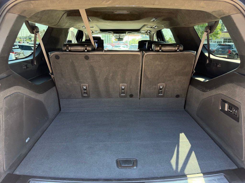 Used 2023 Cadillac Escalade ESV Premium Luxury Platinum AWD/4WD image 17