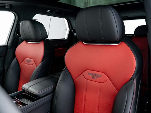 New 2025 Bentley Bentayga image 16