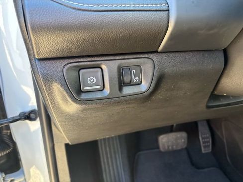 Used 2023 GMC Acadia SLE image 23