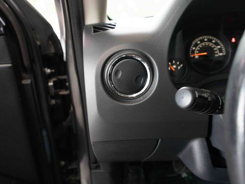 Used 2015 Jeep Patriot High Altitude AWD/4WD image 11