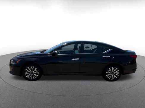 Used 2025 Nissan Altima 2.5 SV FWD image 7