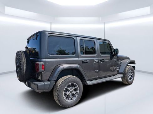 Used 2019 Jeep Wrangler Unlimited Sahara AWD/4WD image 3