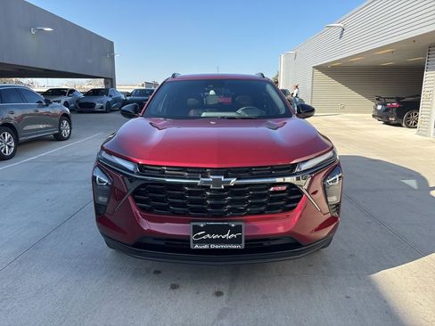 Used 2025 Chevrolet Trax RS w/ Sunroof Package image 2