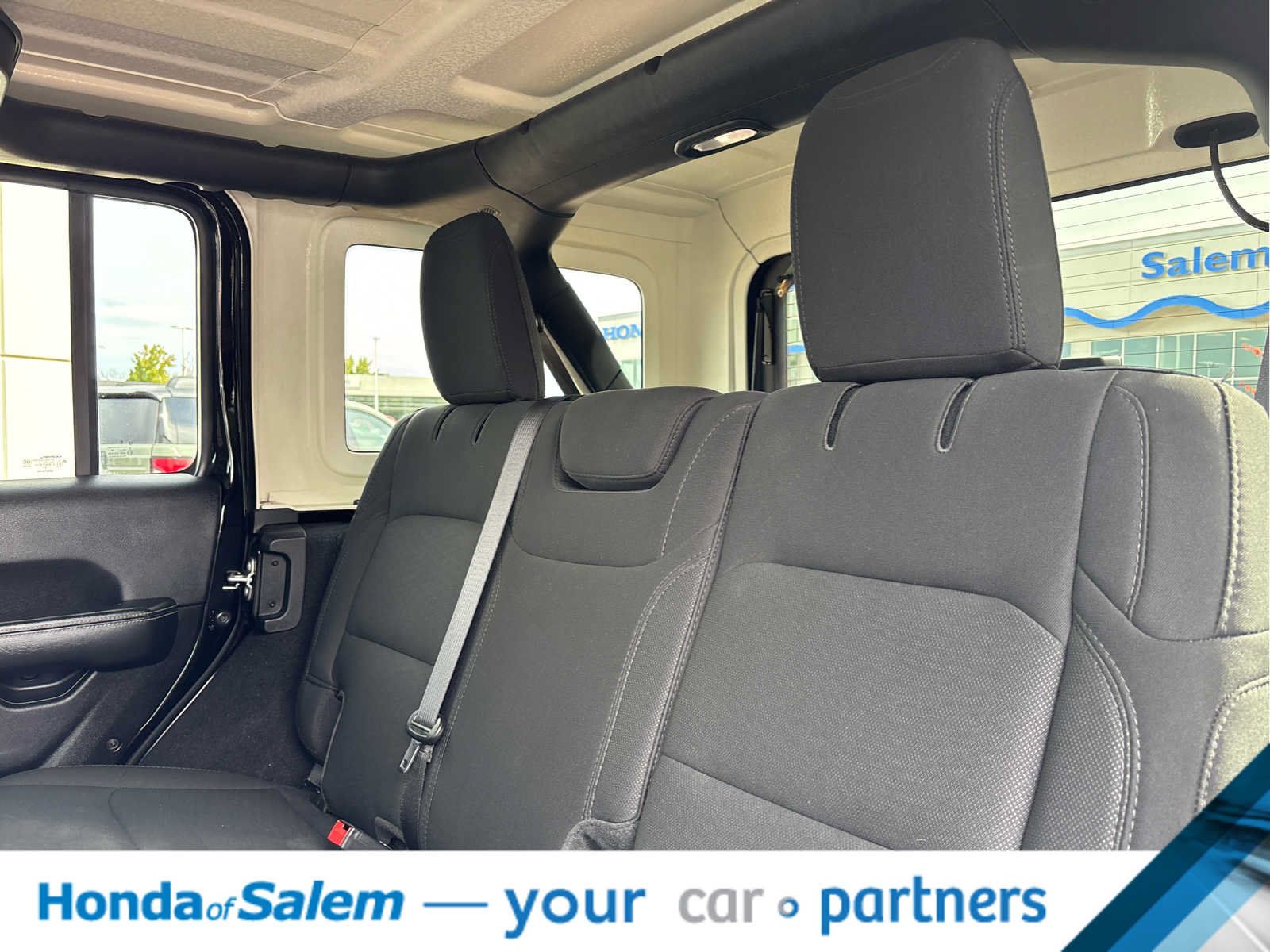 Used 2020 Jeep Wrangler Unlimited Sahara AWD/4WD image 13