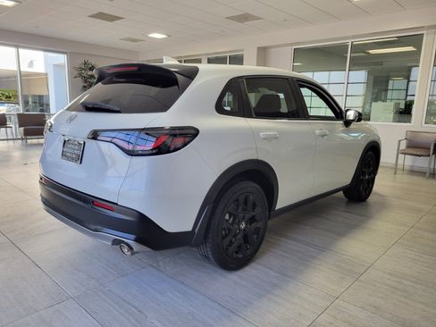 Used 2023 Honda HR-V Sport image 6