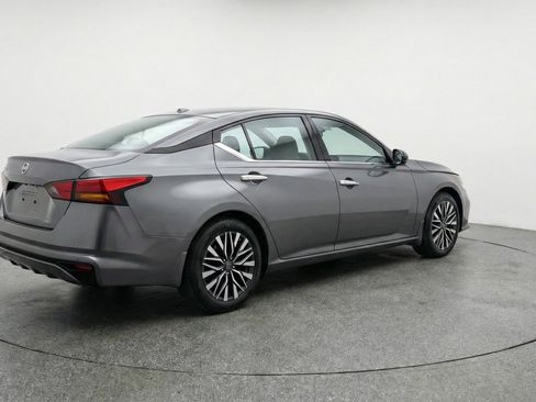 Used 2025 Nissan Altima 2.5 SV FWD image 9
