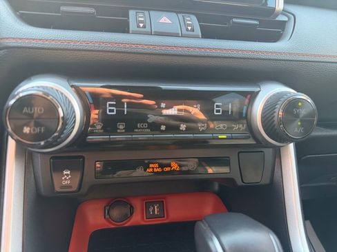 Used 2024 Toyota RAV4 Adventure image 18