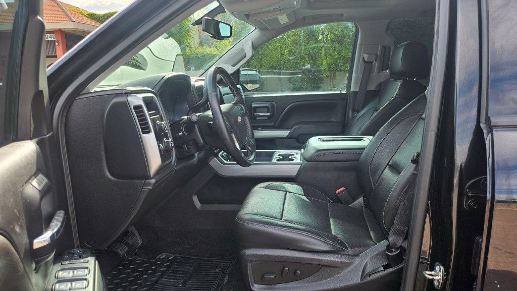 Used 2018 Chevrolet Silverado 1500 LTZ Z71 w/ LTZ Plus Package AWD/4WD image 26