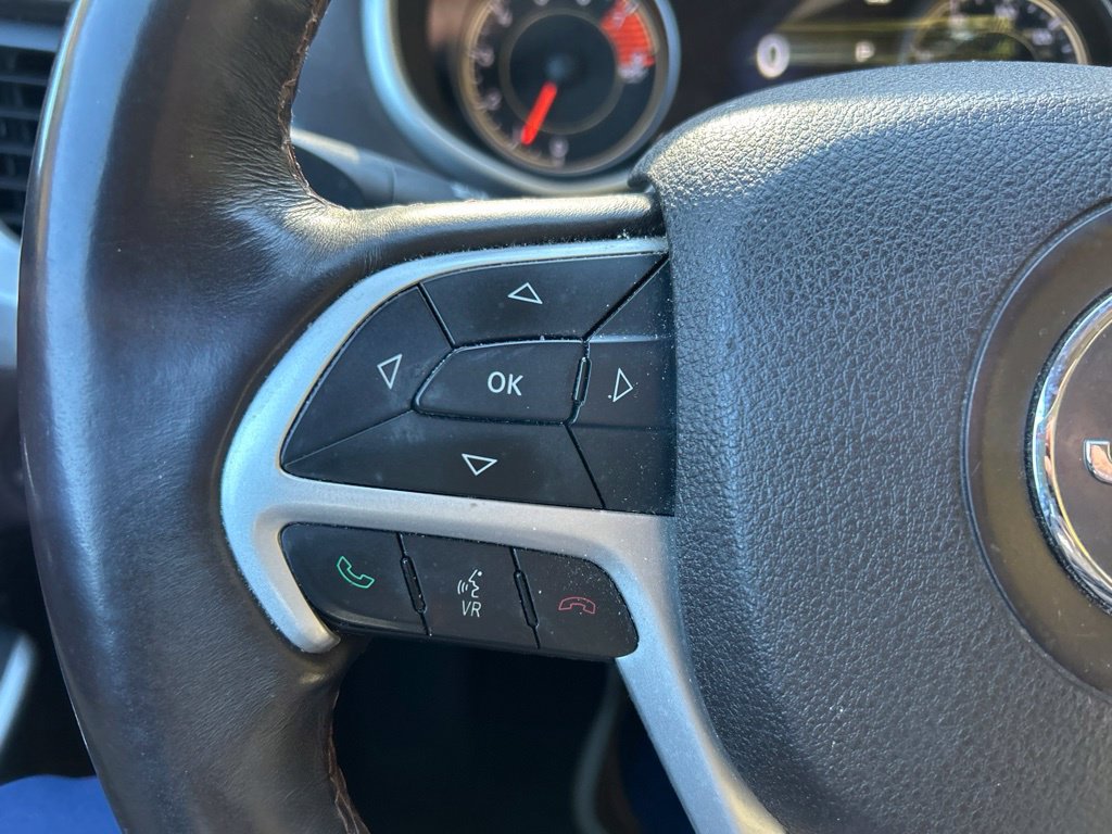 Used 2017 Jeep Cherokee Overland AWD/4WD image 30