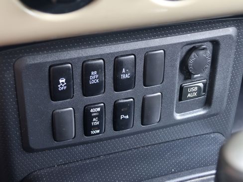 Used 2012 Toyota FJ Cruiser 4WD w/ Upgrade Pkg image 26