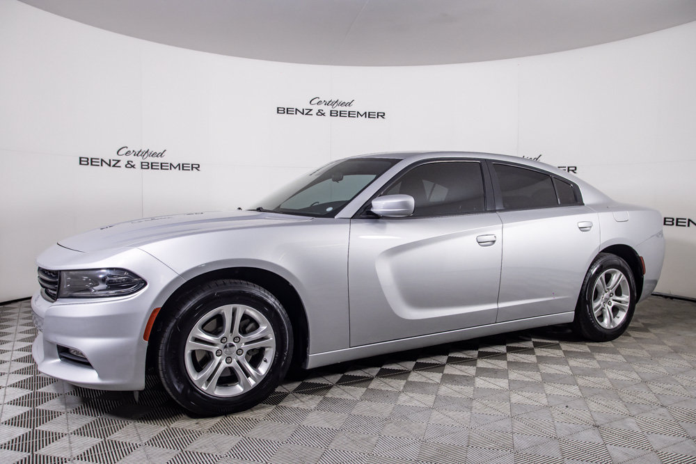 Used 2022 Dodge Charger SXT w/ Driver Convenience Group RWD image 9