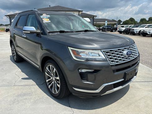 Used 2018 Ford Explorer Platinum AWD/4WD image 2
