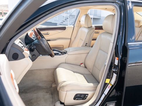 Used 2016 Lexus LS 460 AWD w/ Comfort Package image 29