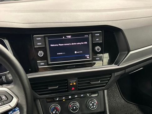 Used 2024 Volkswagen Jetta Sport image 19