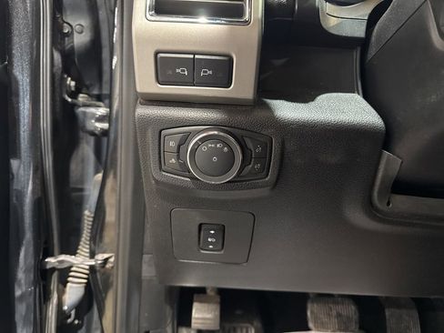 Used 2015 Ford F150 Lariat w/ Equipment Group 502A Luxury AWD/4WD image 25