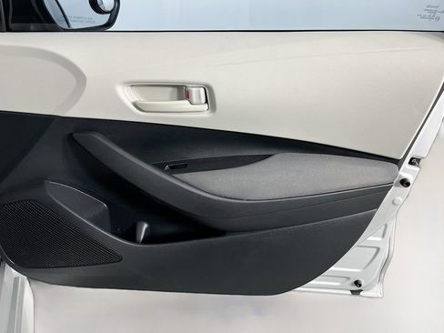 Used 2022 Toyota Corolla LE image 31