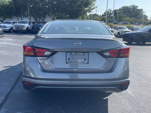 Used 2025 Nissan Altima 2.5 SV FWD image 6