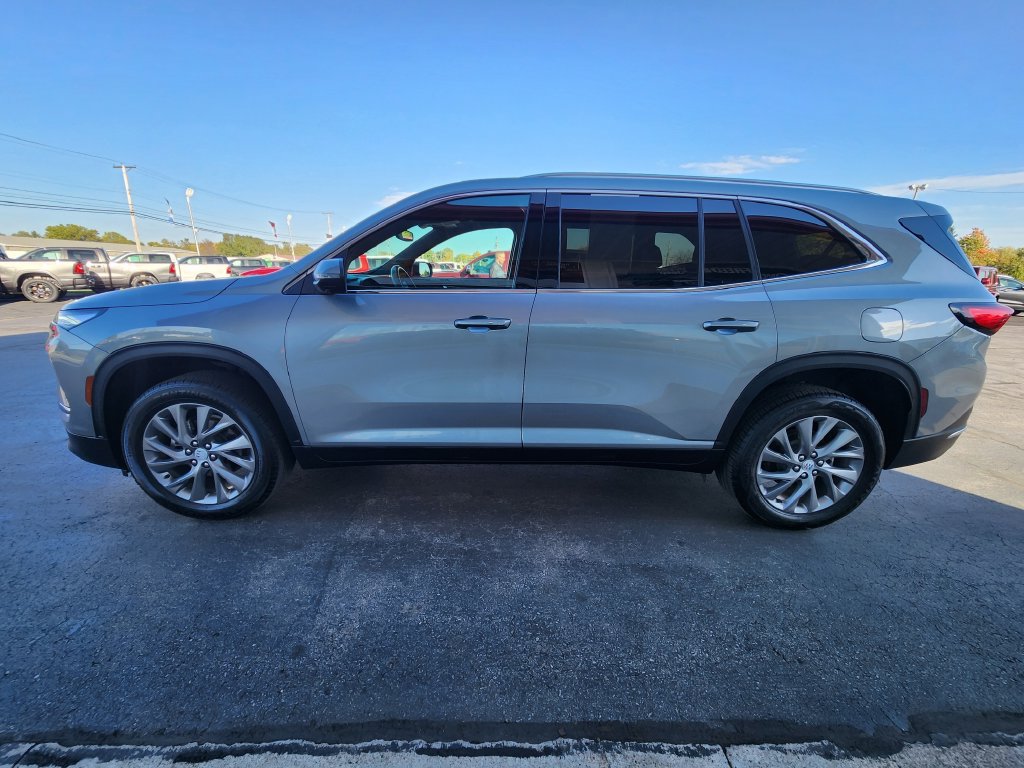 Used 2025 Buick Enclave Preferred AWD/4WD image 6