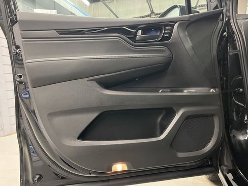 Used 2025 Honda Odyssey Touring image 9