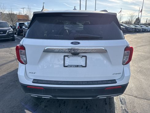 Certified 2022 Ford Explorer XLT w/ Equipment Group 202A image 6
