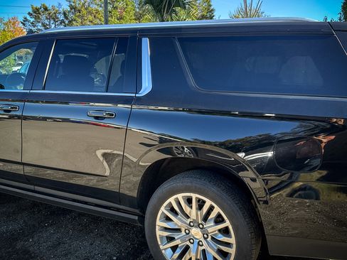 Used 2023 Chevrolet Suburban High Country image 8