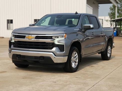 Used 2023 Chevrolet Silverado 1500 LT AWD/4WD image 3