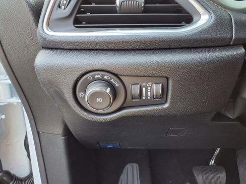 New 2026 Chrysler Pacifica Pinnacle image 12