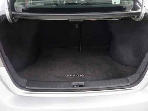 Used 2019 Nissan Sentra SR w/ Premium Package (SR) image 9