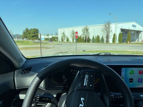 Used 2025 Kia K4 LXS image 33