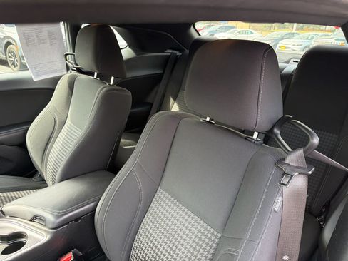 Used 2018 Dodge Challenger SXT RWD image 11