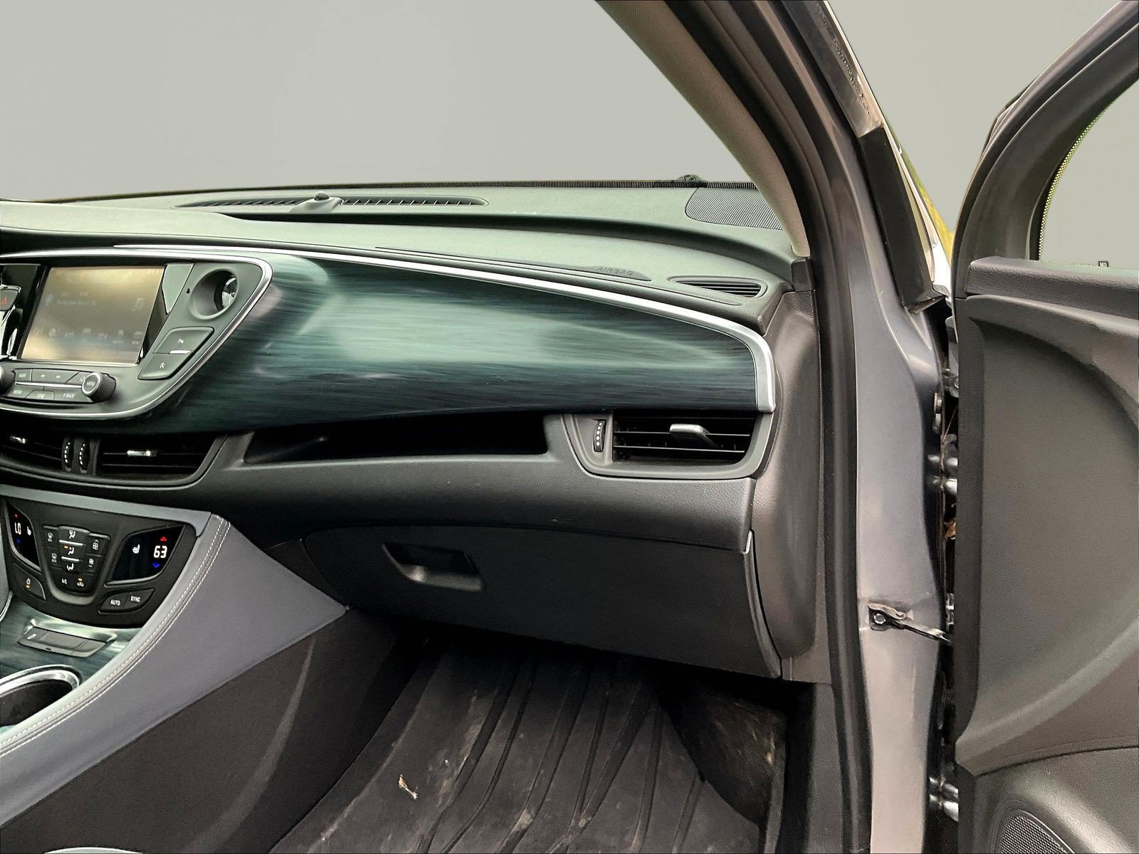 Used 2019 Buick Envision Essence FWD image 26