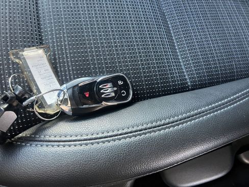 Used 2025 Buick Envista Preferred image 21