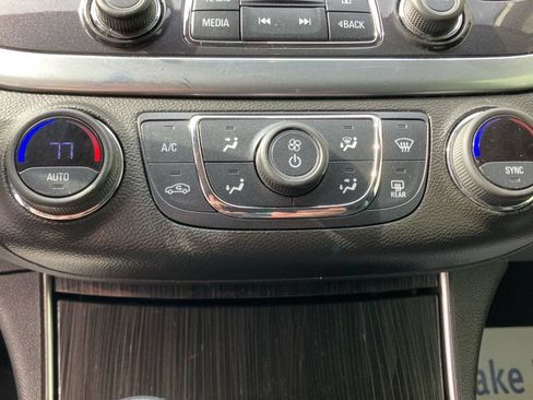 Used 2019 Chevrolet Impala LT FWD image 17