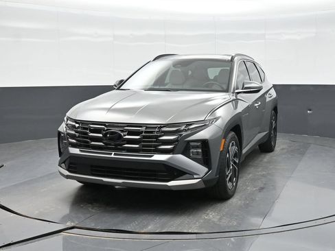 Used 2025 Hyundai Tucson Limited FWD image 17