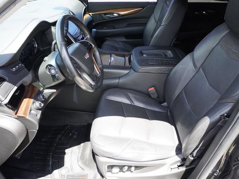 Used 2016 Cadillac Escalade ESV Luxury AWD/4WD image 19