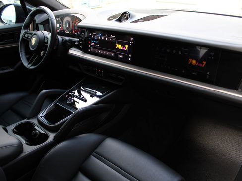 Certified 2024 Porsche Cayenne Turbo GT image 28