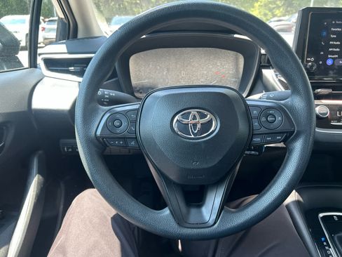 Used 2025 Toyota Corolla LE FWD image 10