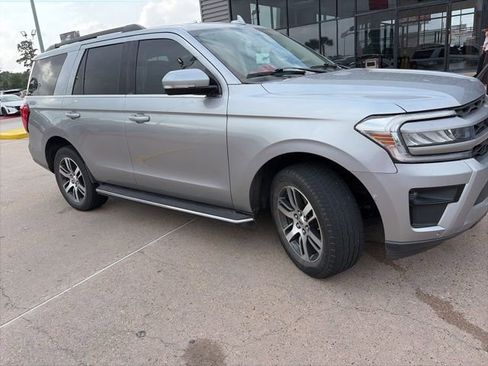 Used 2023 Ford Expedition XLT RWD image 2